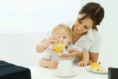 Cẩn thận với lượng đường trong nước quả đóng hộp 